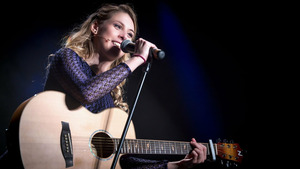 Laura Laune : Le diable est une gentille petite fille