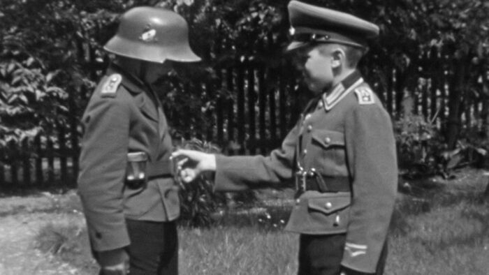 1942
