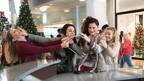 Bad Moms 2
